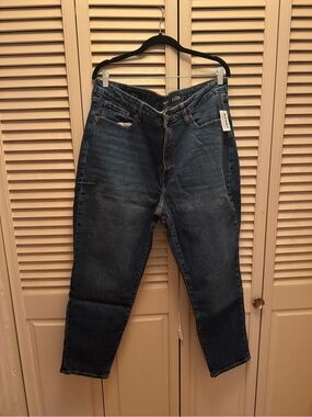 Old Navy Women's Straight Leg Jeans in Dark Wash